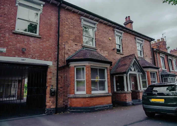 Modern Spacious 2 Bed Apartment Wolverhampton With Free Secure Parking