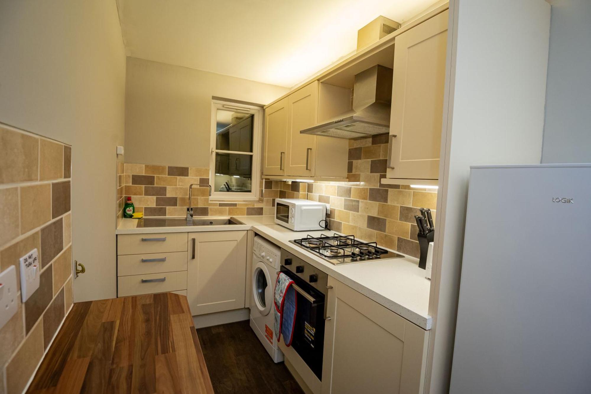 Modern Spacious 2 Bed With Free Secure Parking