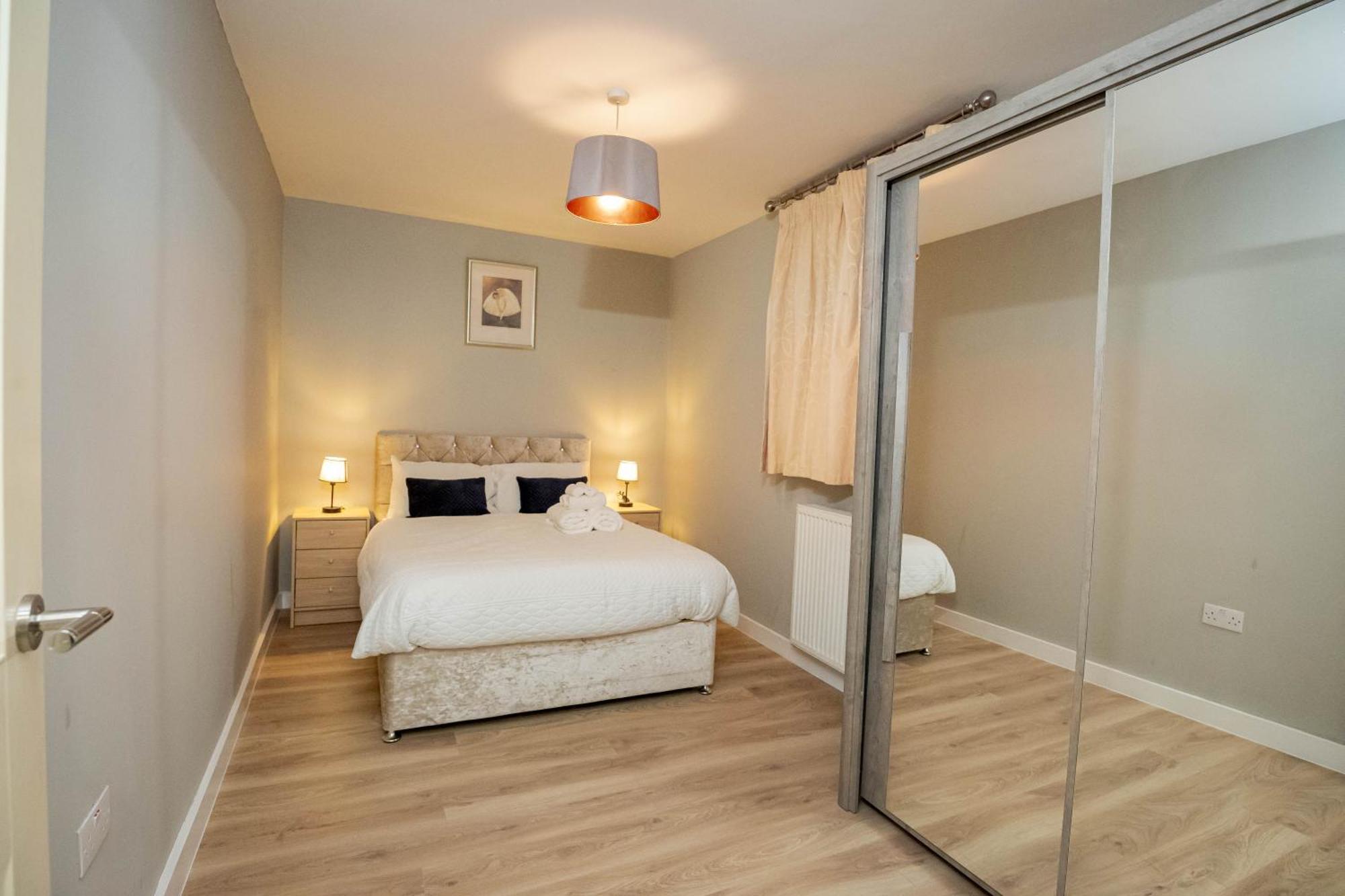 Modern Spacious 2 Bed With Free Secure Parking Wolverhampton