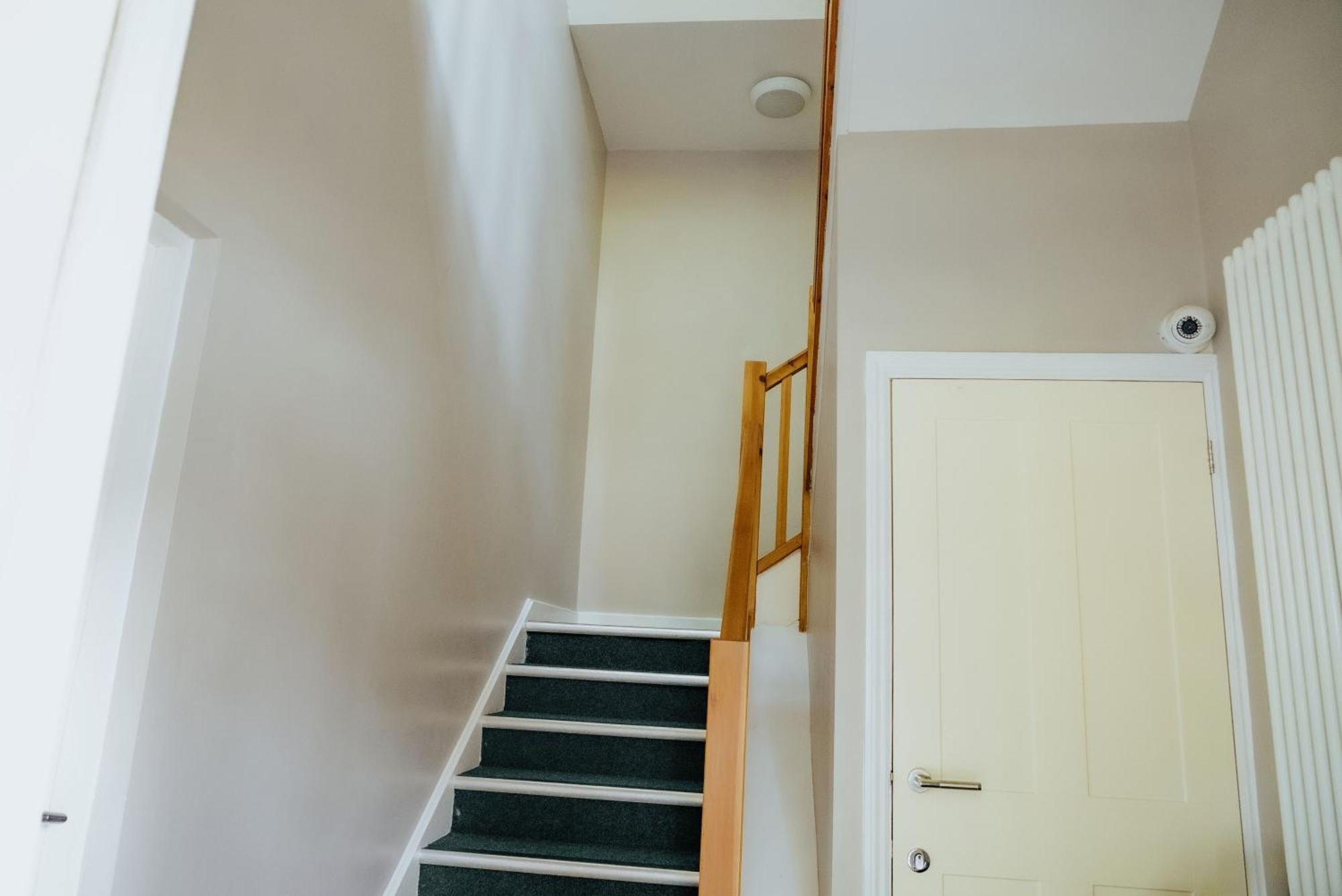 Modern Spacious 2 Bed With Free Secure Parking Appartement Wolverhampton